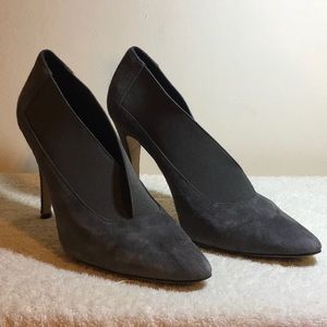 Manolo Blahnik Grey Suede Heels with a Stiletto Heel (39.5 / 9.5)